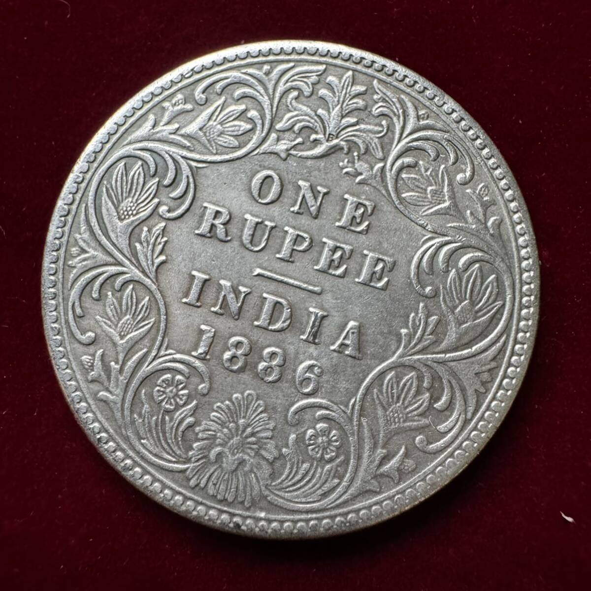 イギリス 硬貨 古銭 ヴィクトリア女王 1886年 イギリス領インド 初代インド皇帝 1ルピー コイン 銀貨 外国古銭 海外硬貨_画像2