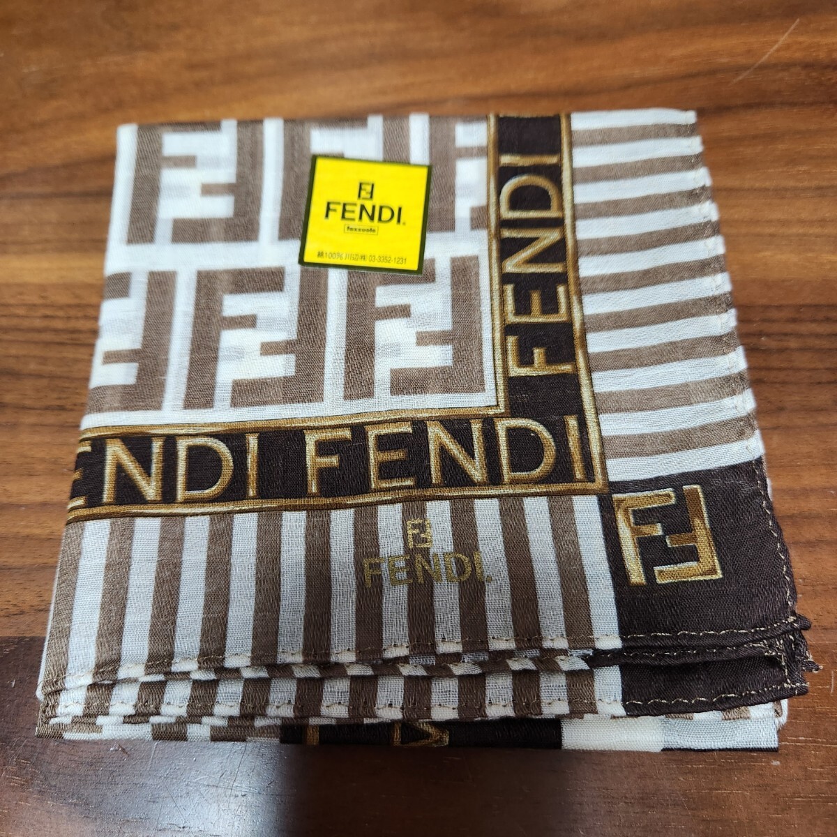 新品 未使用 ブランド ハンカチ FENDI フェンディ 綿100% 川辺㈱ ズッカ柄 約48cm ×49cm _画像1