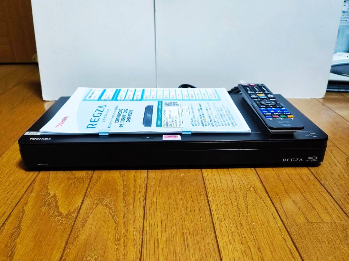 美品　★動作ＯＫ★　東芝 REGZA DBR-W1009 Ｗチューナー　ブルーレイレコーダー　2020年製 　純正リモコン B-CASカード 取説あり _画像1