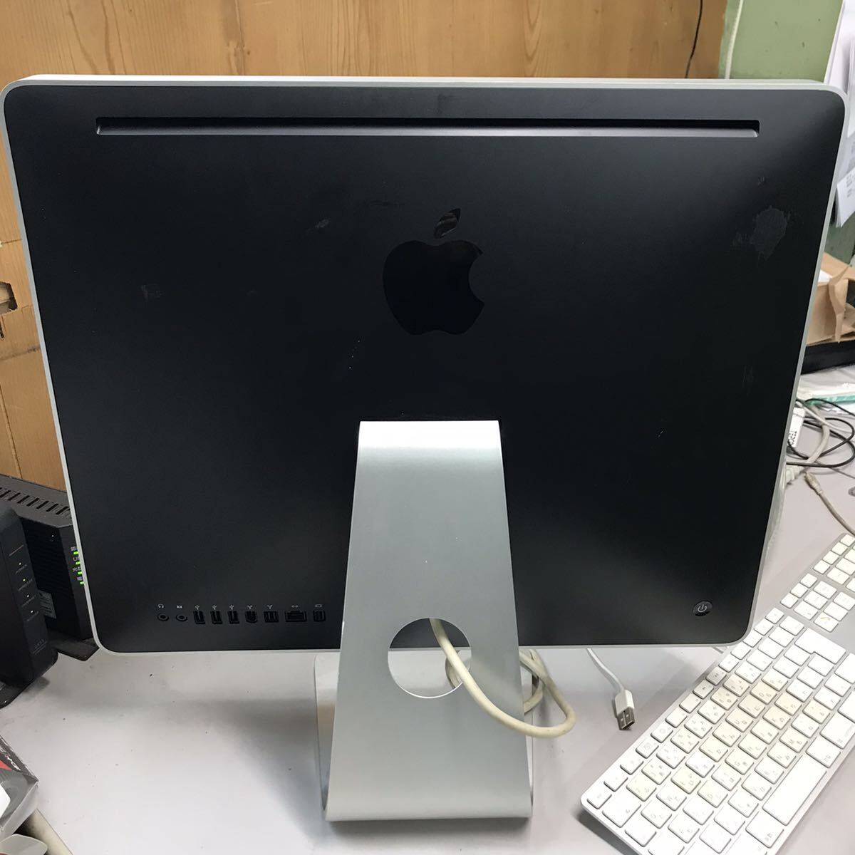 Apple アップル iMac モデルA1224 モニター デスクトップPC ジャンク品 電源 モニター起動済み キーボード A1243 動作未確認の画像4