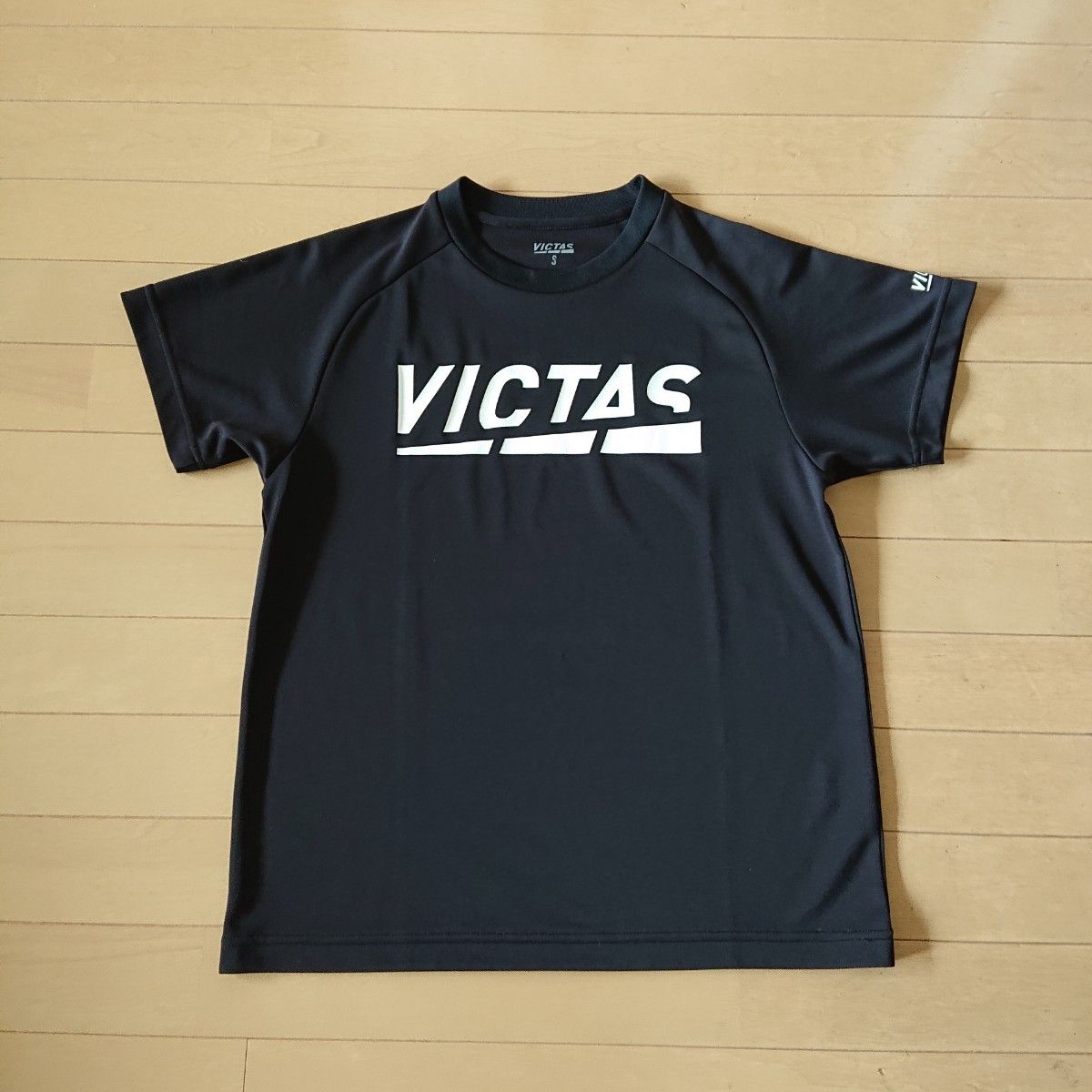 ヴィクタス(VICTAS) 卓球 半袖 Tシャツ メンズ レディース プレイロゴティー ユニセックス S 半袖 Tシャツ 黒