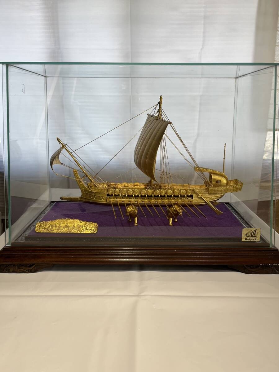 Greek Warship ギリシャの軍船 帆船 戦艦 模型 金色 ゴールド ケース入り 海洋堂　レア　A0022_画像1