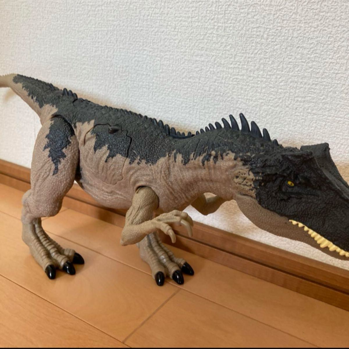 ジュラシックワールド アロサウルス  スピノサウルス　恐竜 フィギュア
