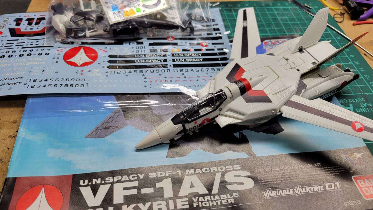 超時空要塞マクロス 1/72 VF-1 可変 バルキリー ジャンク BANDAI バンダイ 模型 プラモデル_画像1