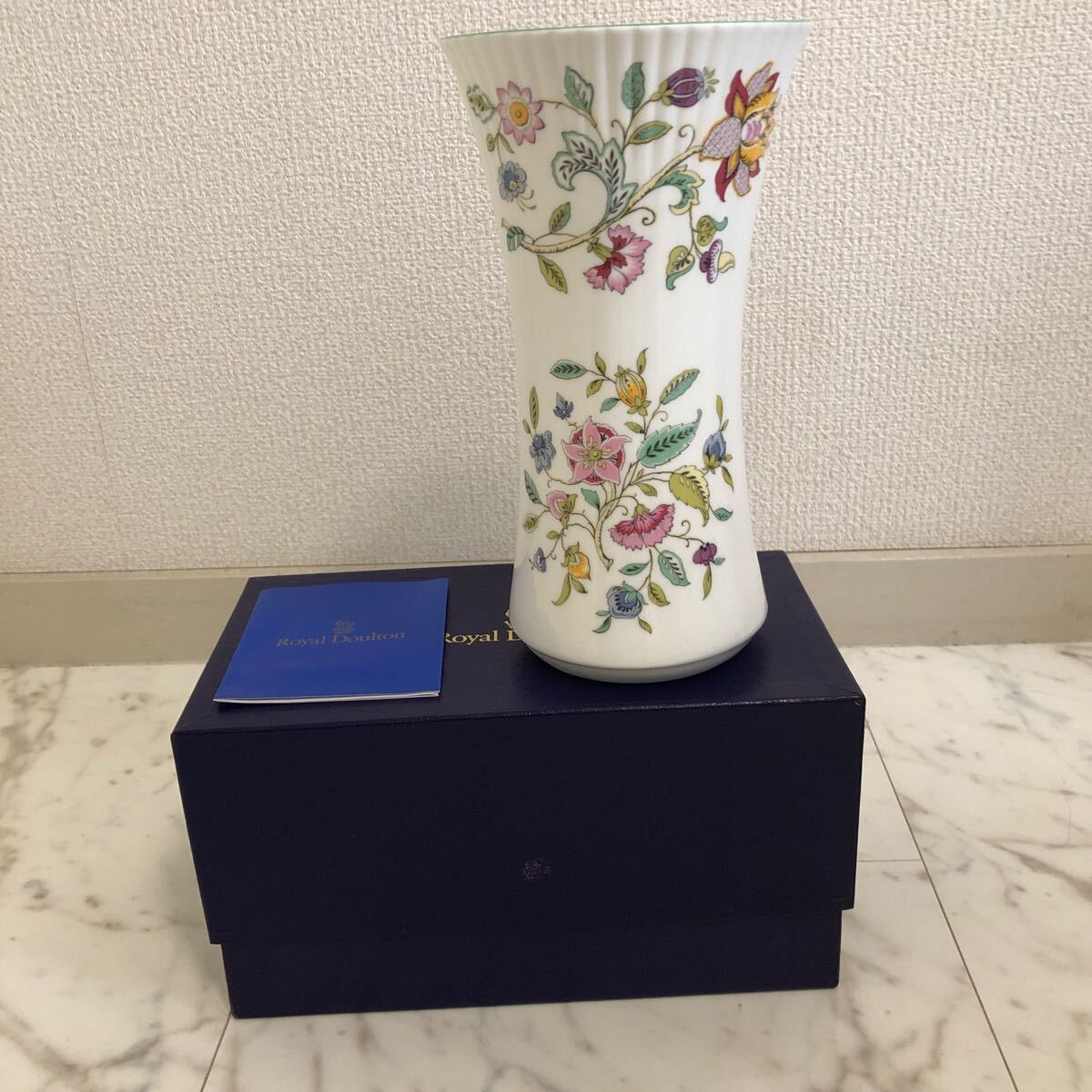 ロイヤルドルトン ミントン 花瓶 陶器 花柄 インテリア の画像1