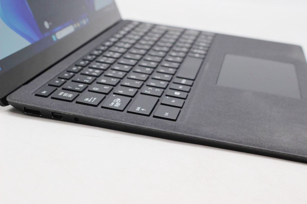 中古良品 2K タッチ13.5型 Microsoft Surface Laptop2 Model.1769 顔認証 希少な黒 Windows11 八世代i7-8650U 8GB NVMe 256GB-SSD 管:1833h_画像6