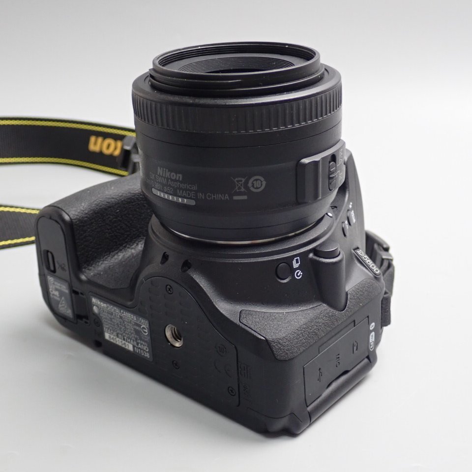 ★Nikon/ニコン デジタル一眼レフカメラ D5600 ボディ + AF-S DX NIKKOR 35mm f/1.8G 単焦点レンズ/ジャンク扱い&1938900561_画像4