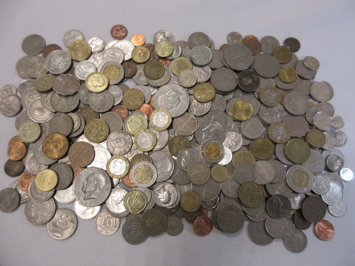 外国コイン　まとめて　約2kg　世界のコイン_画像1