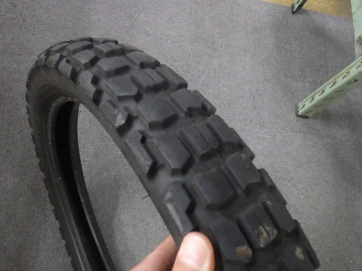 ■中古 ブリヂストン フロントタイヤ 3.00-21 W-301 5分山 BRIDESTONE KLX250等 TIRE 160サイズ 大阪発送 店頭渡可の画像4