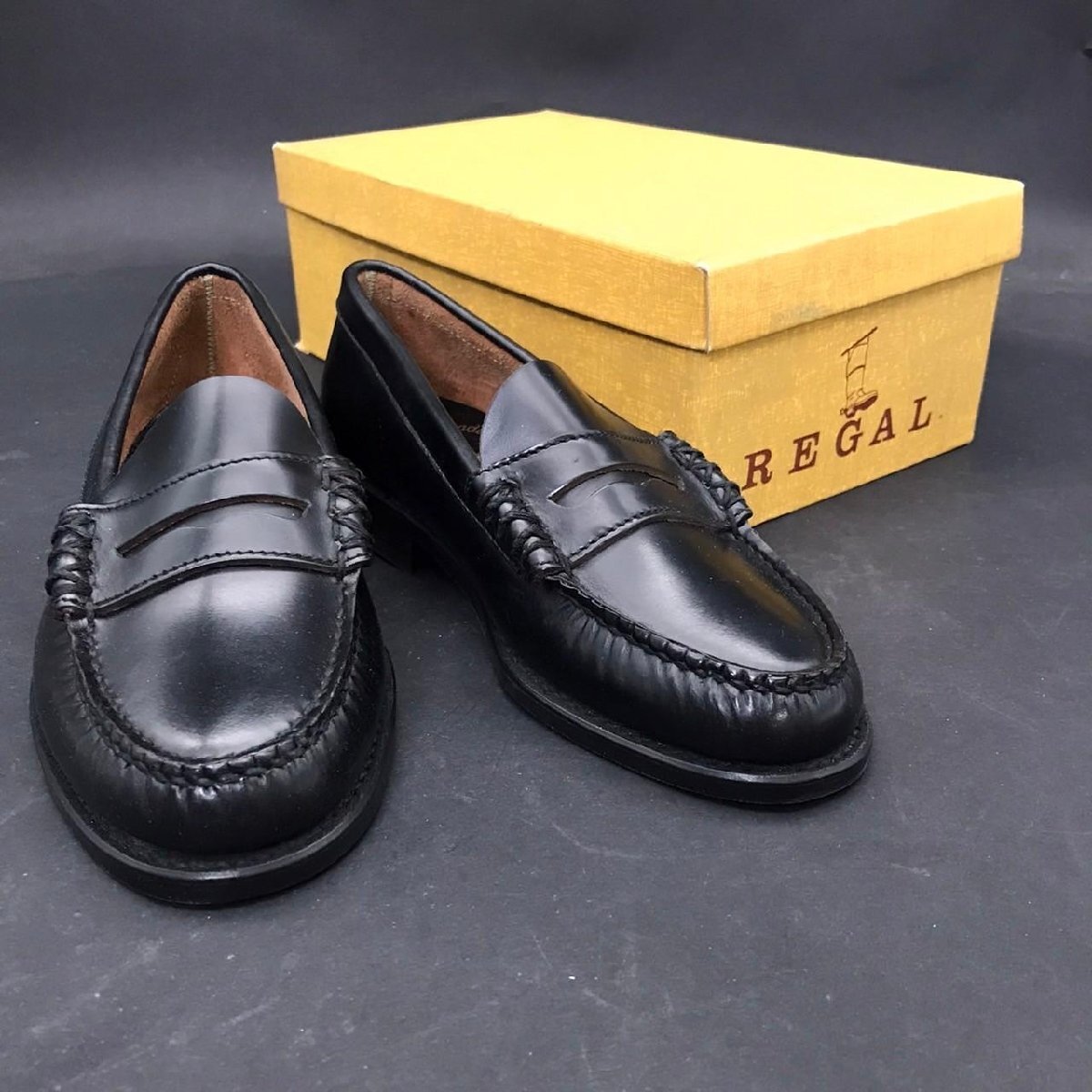 ER0221-19-4 REGAL ローファー リーガル 22サイズ ブラック レザー 米国ブラウン社 革靴 FLEXIBLE 学生靴 黒 60サイズの画像1