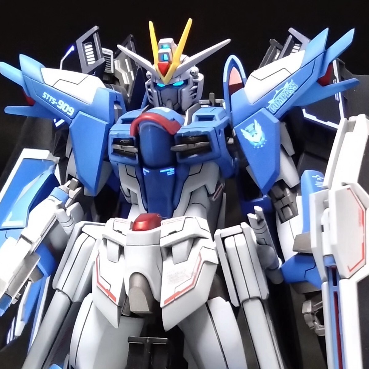 1円スタート HGCE ライジングフリーダムガンダム 完成品 改修 全塗装 機動戦士ガンダムSEED FREEDOM_画像1