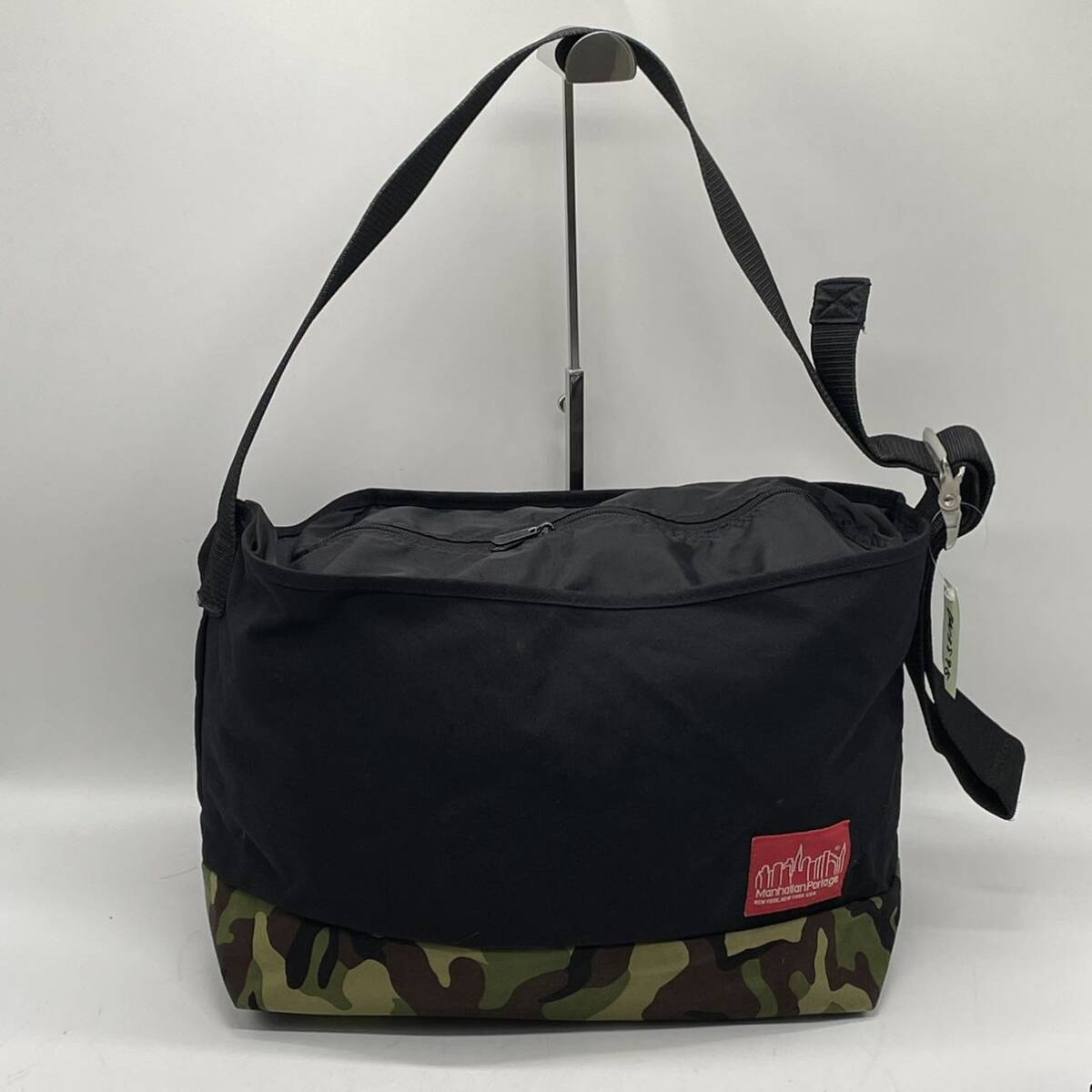 ⑧BN3898●Manhattan Portage マンハッタンポーテージ ショルダーバッグ 斜め掛けバッグ カモフラ 大容量_画像1