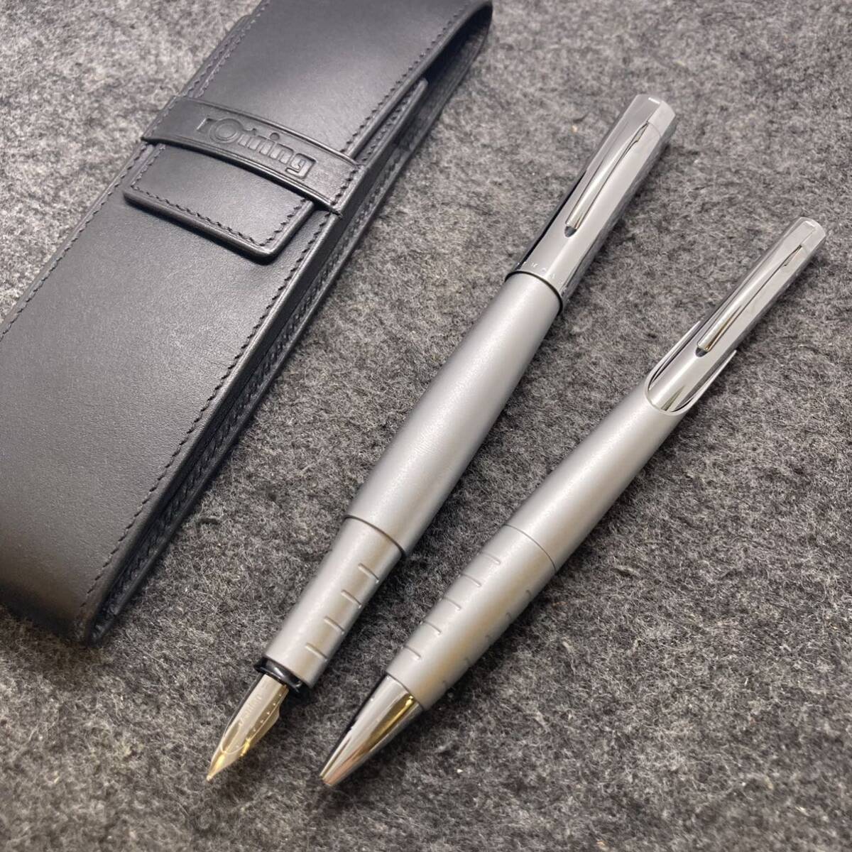 PE1894□2本セット Rotring ロットリング イニシャル シルバーデータ 万年筆 シャープペンシル ペンケース レア 希少_画像1