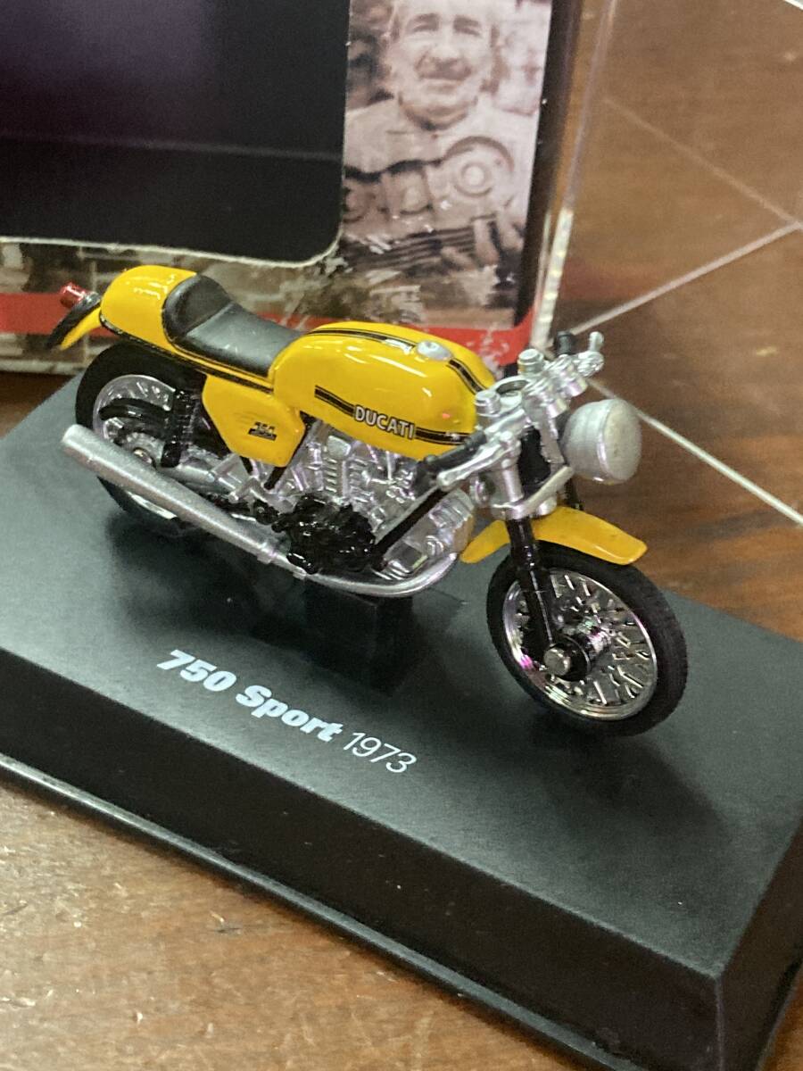 ニューレイ　1/32　ドゥカティ750SPORT_画像1