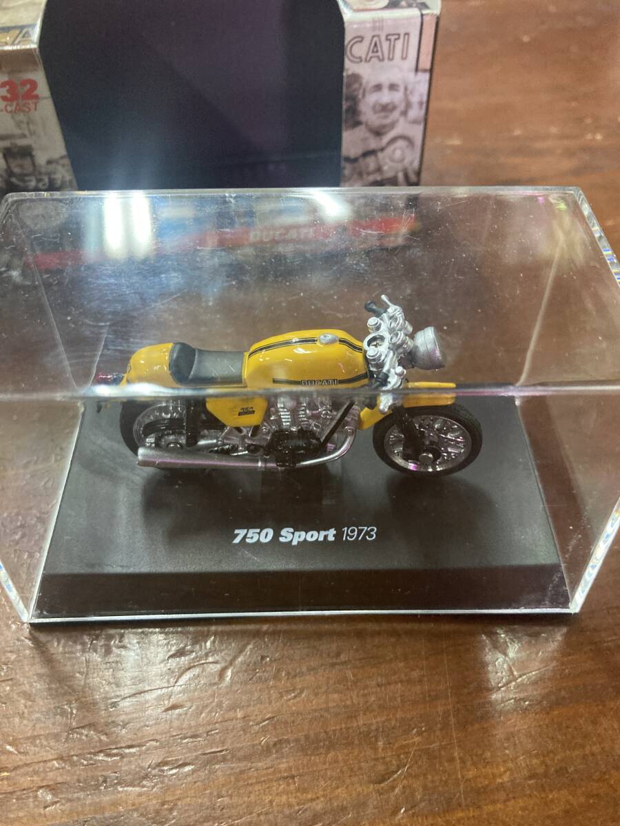 ニューレイ　1/32　ドゥカティ750SPORT_画像3