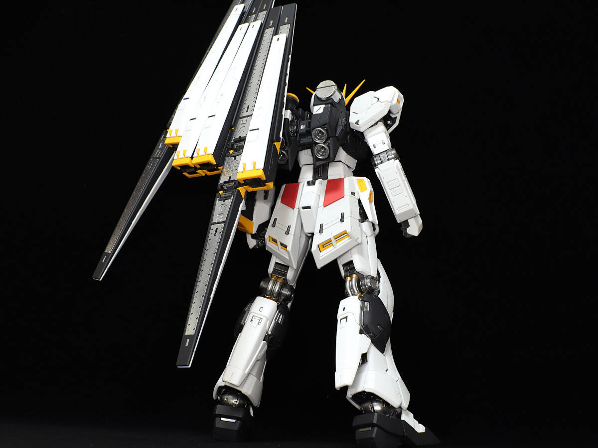 RG νガンダム 塗装済み完成品 1/144 ニューガンダム RX-93_画像3