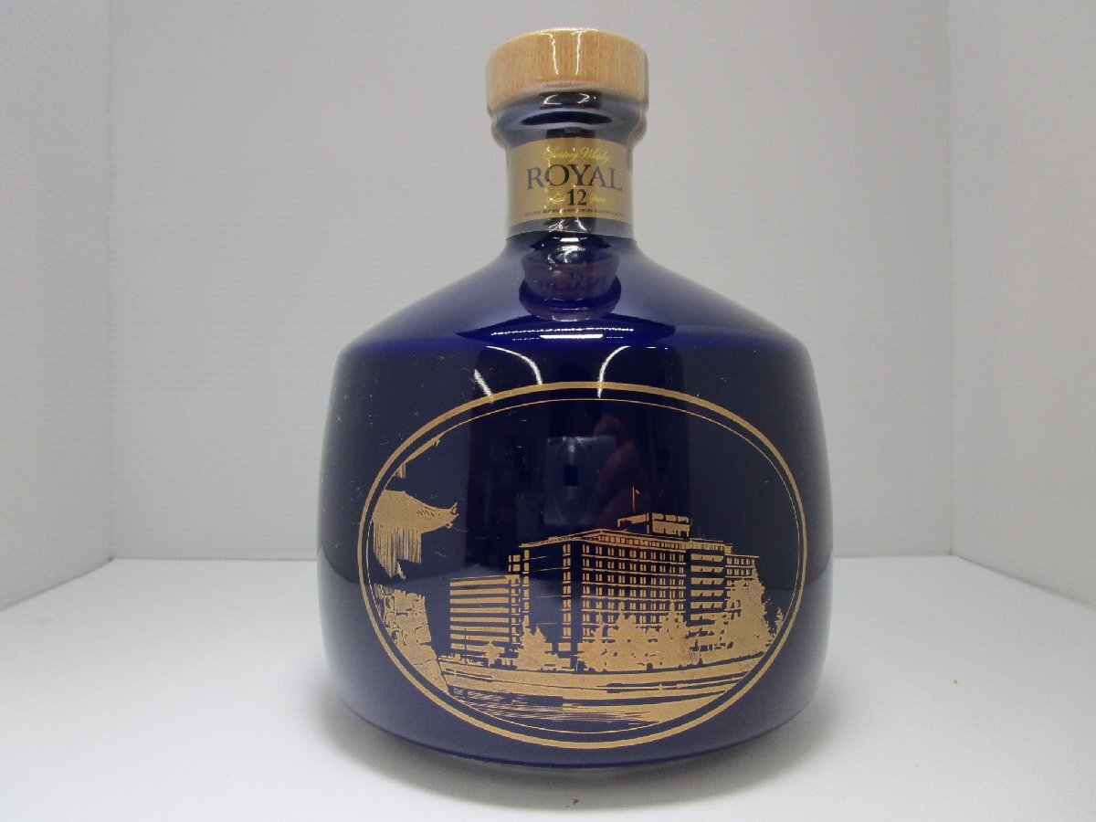 サントリー ローヤル 12年 陶器 パレスホテル 寿 記念ボトル 700ml(1237g) 43% SUNTORY ROYAL 国産 ウイスキー 未開栓 古酒 /A39009_画像1