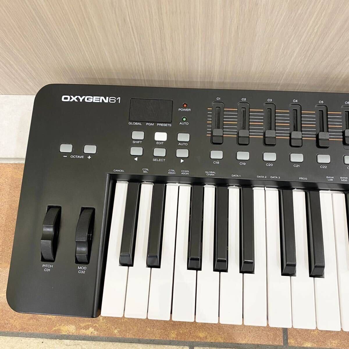 【通電確認済み】 M-Audio Oxygen 61 USB MIDI Controller キーボード 61鍵 楽器 MIDIキーボード_画像3