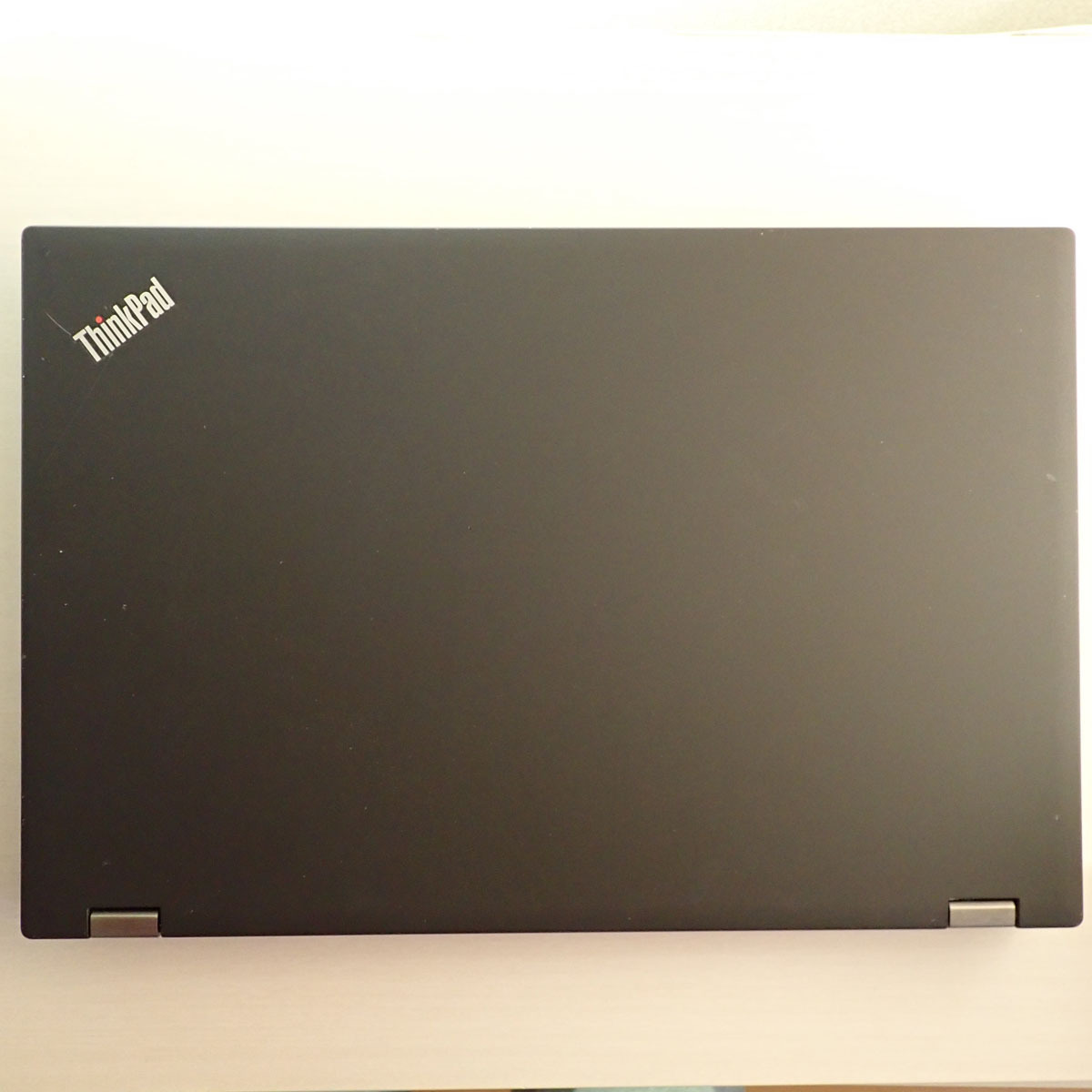 Lenovo ThinkPad P53 i7-9850H Quadro RTX3000 RAM32GB SSD1TB FHD ACアダプター付_天面。ロゴ付近にキズがあります