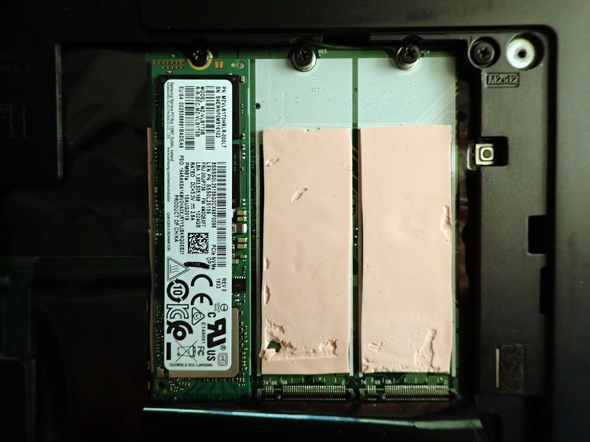 Lenovo ThinkPad P53 i7-9850H Quadro RTX3000 RAM32GB SSD1TB FHD ACアダプター付_内部SSDスロット。2つ空きあり