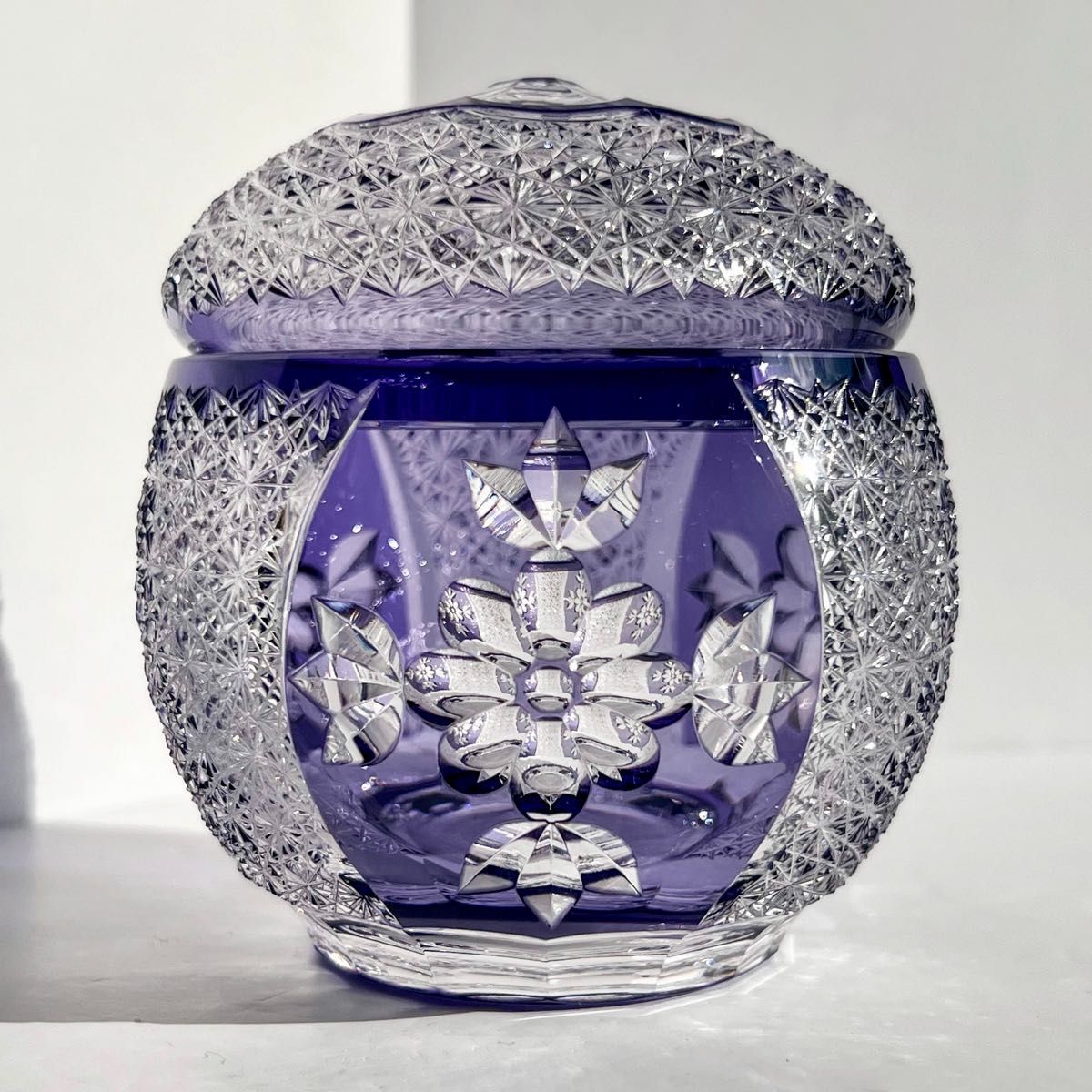 KAGAMI CRYSTAL 伝統工芸士 篠崎清一 江戸切子 【金赤被切子蓋物】 カガミクリスタル 伝統工芸士 篠崎清一 江戸切子 蓋物 棗 ボンボ