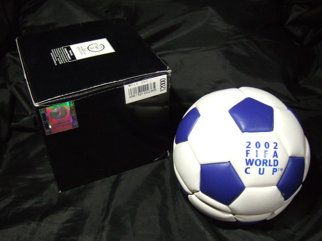 3013　FIFA WORLD CUP　ワールドカップ 2002年製　超希少　zippo　ジッポ　ライター　サッカーボウル型　KOREA JAPAN _画像1