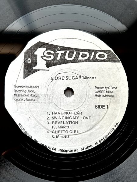 Sugar Minott More Sugar Minott ジャマイカ盤 PSO LP 0999 1982 シュガー マイノット Studio One_ジャマイカ盤らしいラベル