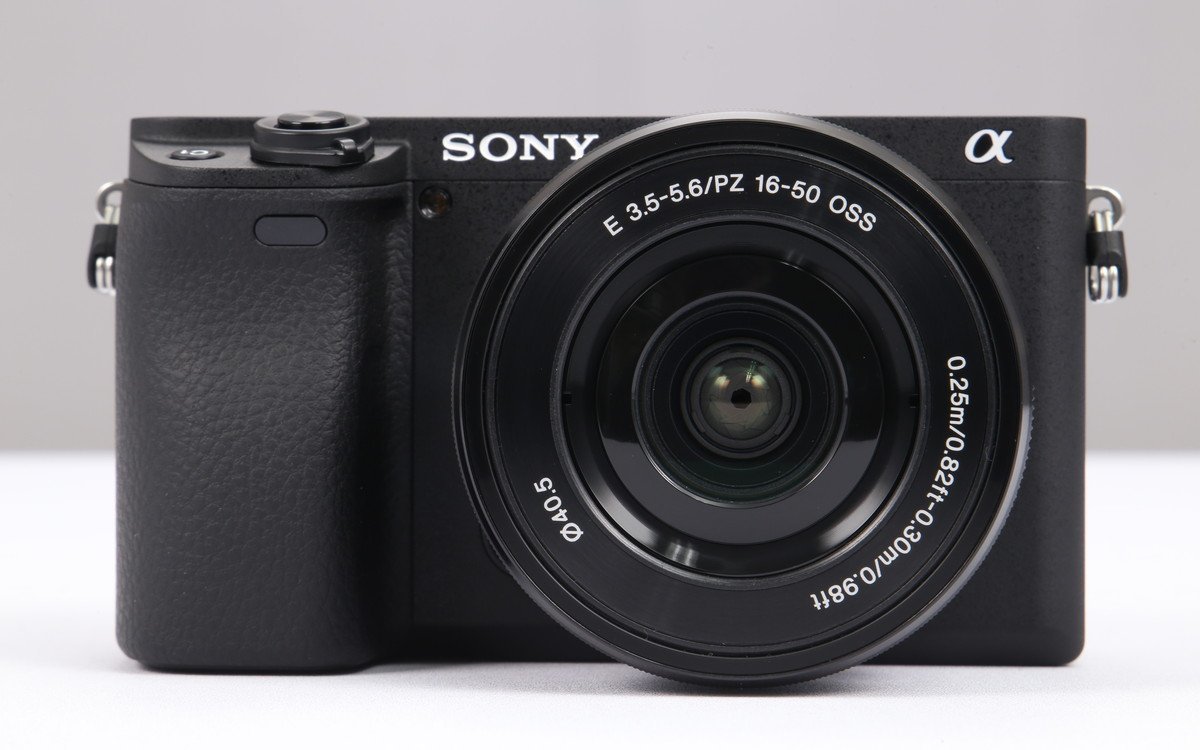 【 新品同様 | ショット数400回 】 SONY α6400 パワーズームレンズキット ILCE-6400L ブラック 【 SDカード 32GB・プロテクター 付属 】_画像3