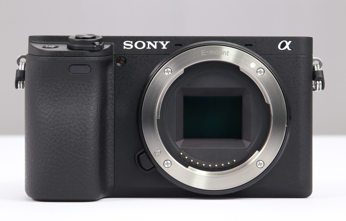 【 新品同様 | ショット数400回 】 SONY α6400 パワーズームレンズキット ILCE-6400L ブラック 【 SDカード 32GB・プロテクター 付属 】_画像5