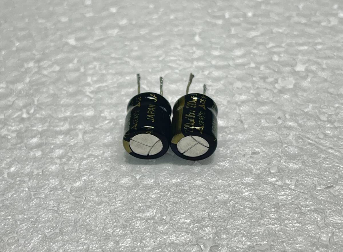 Rubycon Black Gate 16V-220 μF / 電解コンデンサ 16V-220 μF *2 本 . (中古品)_画像3