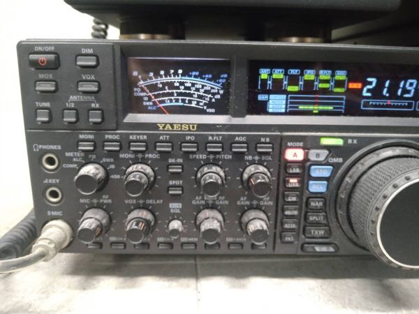 N3581(042)-24/TR120000 YAESU 無線機まとめ FT-2000トランシーバー/SP-8 スピーカー/FP-2000 パワーサプライ/MD-100 マイク ヤエスの画像3