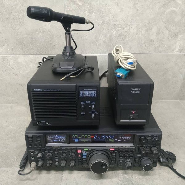 N3581(042)-24/TR120000 YAESU 無線機まとめ FT-2000トランシーバー/SP-8 スピーカー/FP-2000 パワーサプライ/MD-100 マイク ヤエスの画像1