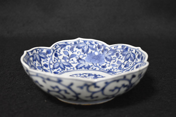 [ light .] skillful *.. 10 year * Edo middle period [ old Imari * blue and white ceramics .. Tang . writing *4 size pot *19 customer ]. luck seal *15 customer less scratch ①