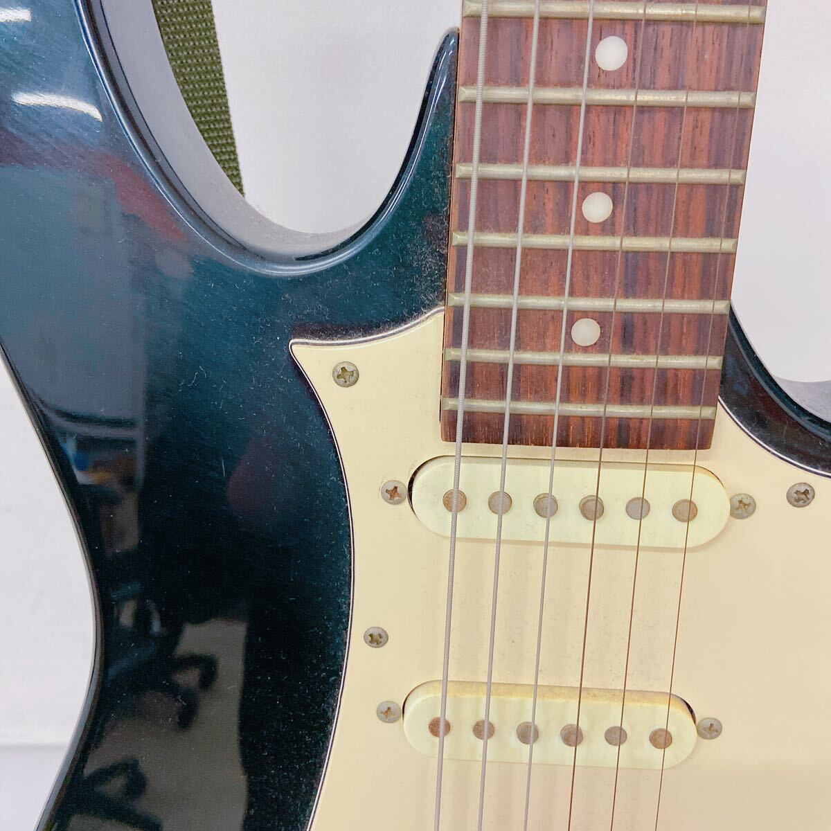 3C060 Ibanez アイバニーズ エレキギター GIO 弦楽器 音楽 弦長約64cm ナット幅約4.2cm (素人採寸) ソフトケース付 通電音出し確認済の画像4