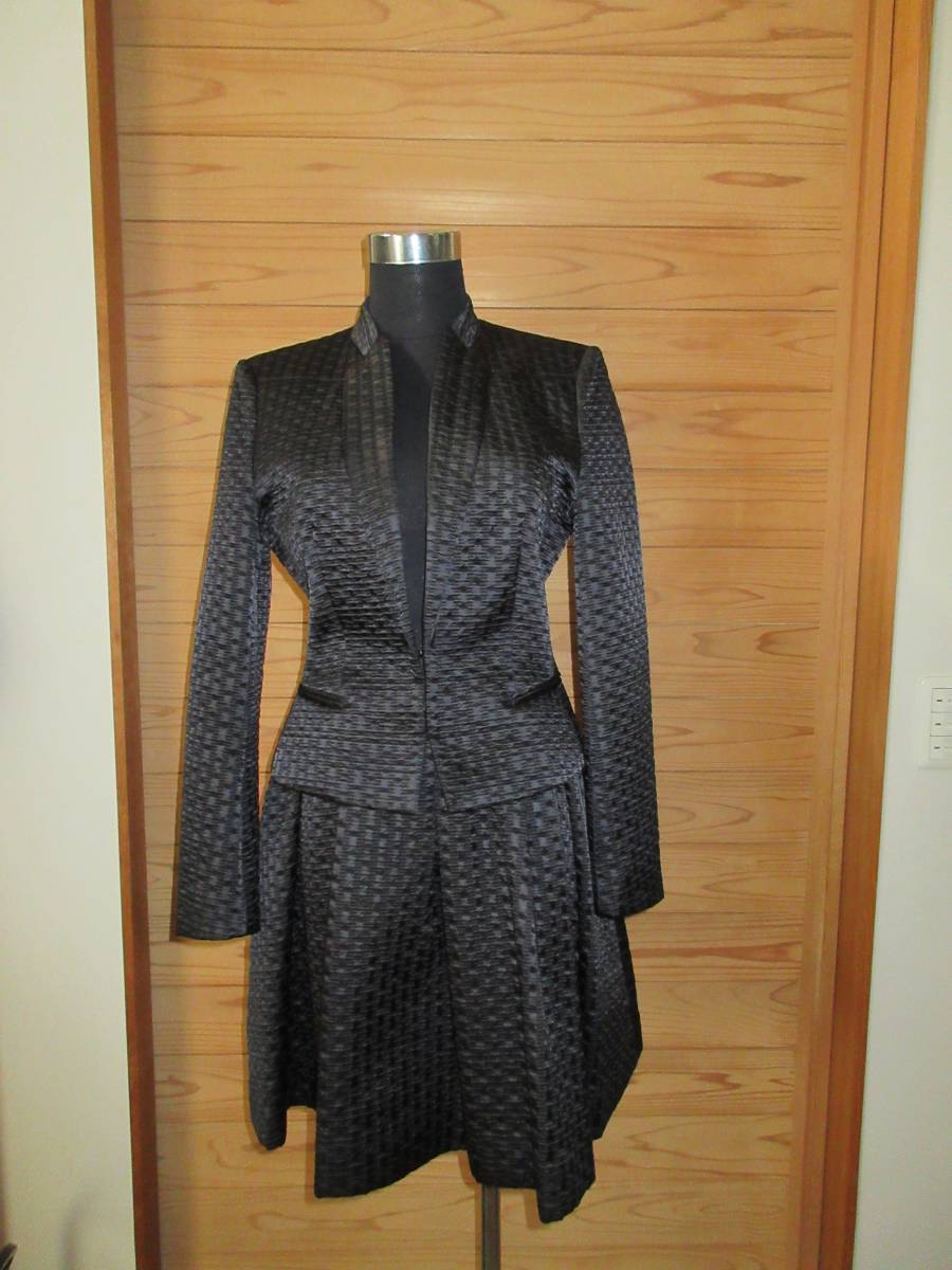 エポカ美品キルティング生地スーツ（ジャケット40）（スカート38）黒色