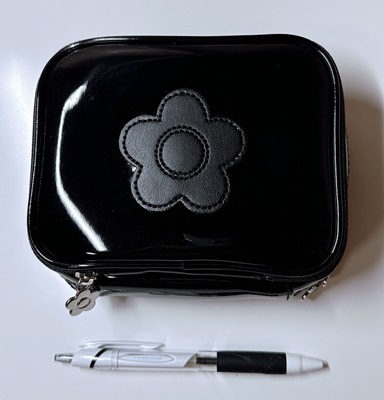 * Mary Quant / enamel 2 step pouch / cosme pouch / black / unused beautiful goods 