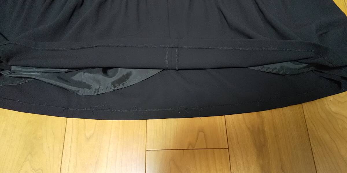 裾にホツレがあります