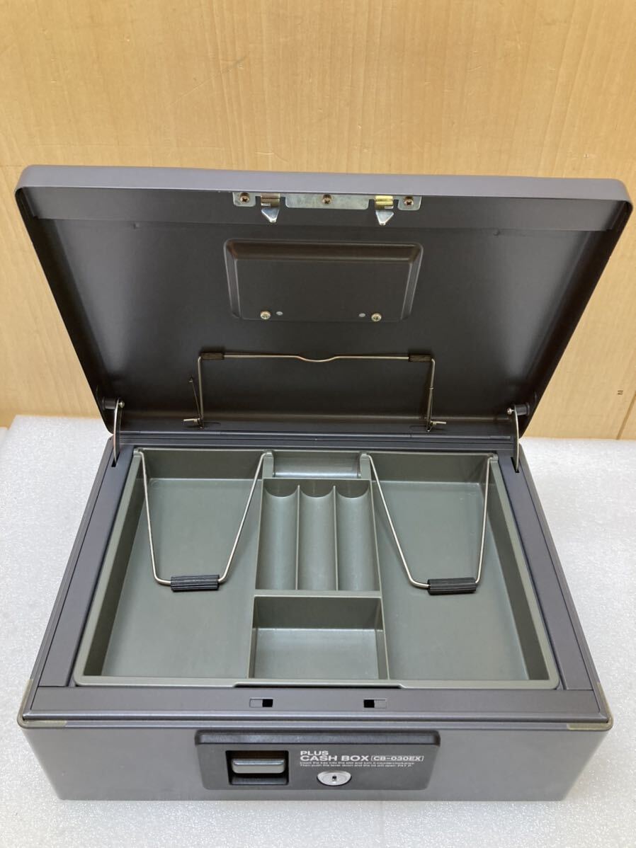 HY0594 PLUS cashbox handbag safe small size safe CB-030EX key attaching approximately 31*22*12cm present condition goods 0326