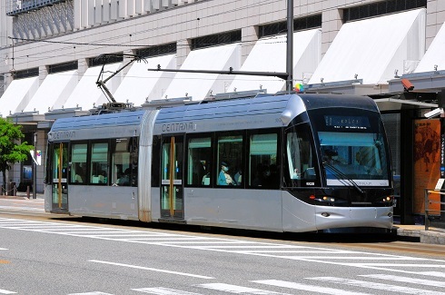 デジ画像２コマ　富山地方鉄道の路面電車　Ｔ100形サントラム・9000形セントラム_画像2