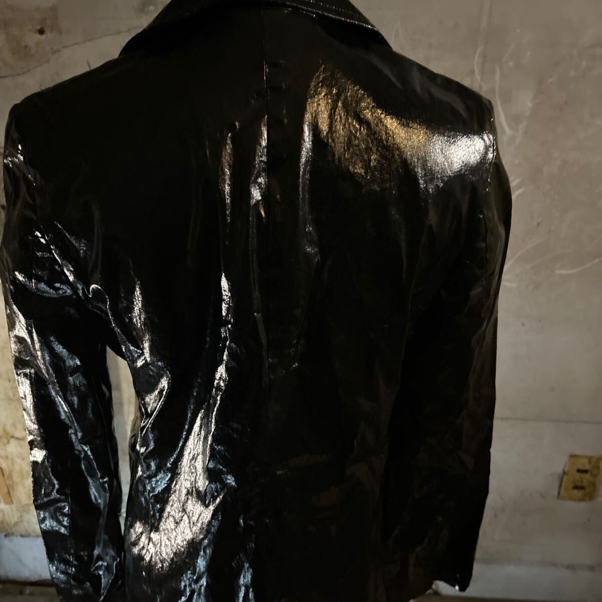 良品・９０年代ビンテージ・コムデ・ギャルソン・トリコの黒のモード感のある・コーティング素材のコート_画像5