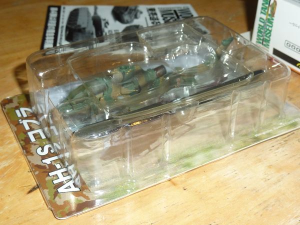 1/144 World Tank Museum large strategy Ⅶ A6 AH-1S Cobra self .. two color camouflage Takara / Kaiyodo 