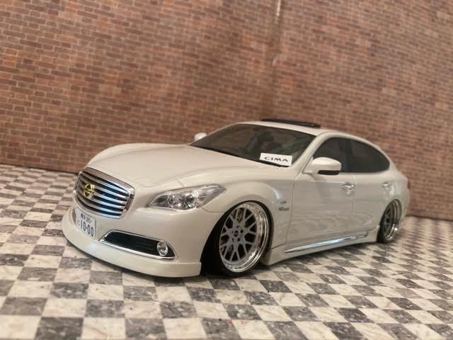 IG3236 1/18 Nissan Skyline 2000 GT-R (KPGC10) Silver IG3236 1/18 Nissan Skyline 2000 GT-R (KPGC10) Silver
