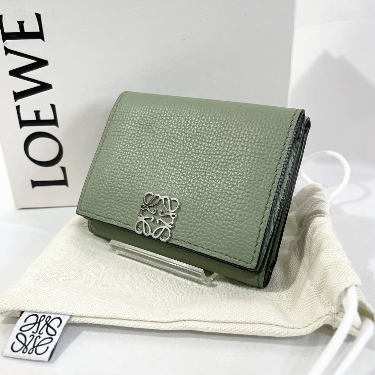 【美品】 箱付き 正規品 LOEWE ロエベ 折り財布 アナグラム トライフォールド 三つ折り コンパクト ウォレット レザー 革 緑 グリーン