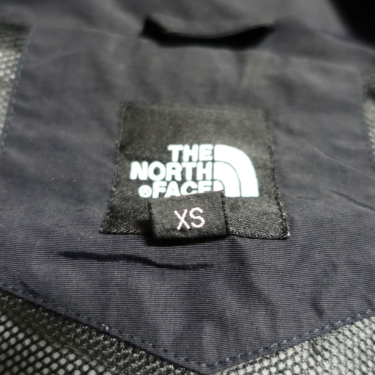 THE NORTH FACE ノースフェイス 腕ロゴ マウンテンパーカー メンズ XSサイズ 正規品 ブラック A4688_画像6