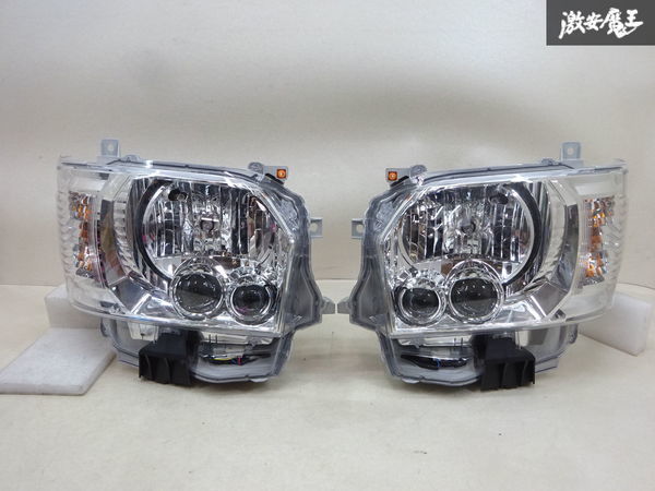 【新車外し】トヨタ 純正 200系 ハイエース ４型 5型 6型 後期 LED ヘッドライト ランプ レンズ 左右 刻印 84 KOITO 26-137 即納 棚11-2の画像2