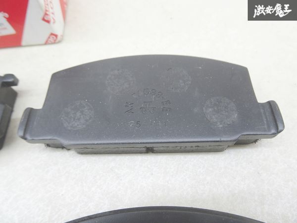 [ unused outlet ] Toyota original AE86 Levin Trueno front brake pad left right set 04465-12370 shelves 9-2