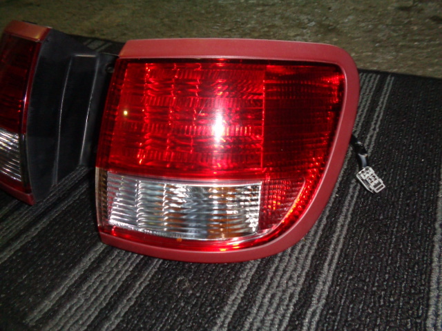  Avenir Salut X Nissan W11 previous term tail light left right 220-24740 B04307-gys100