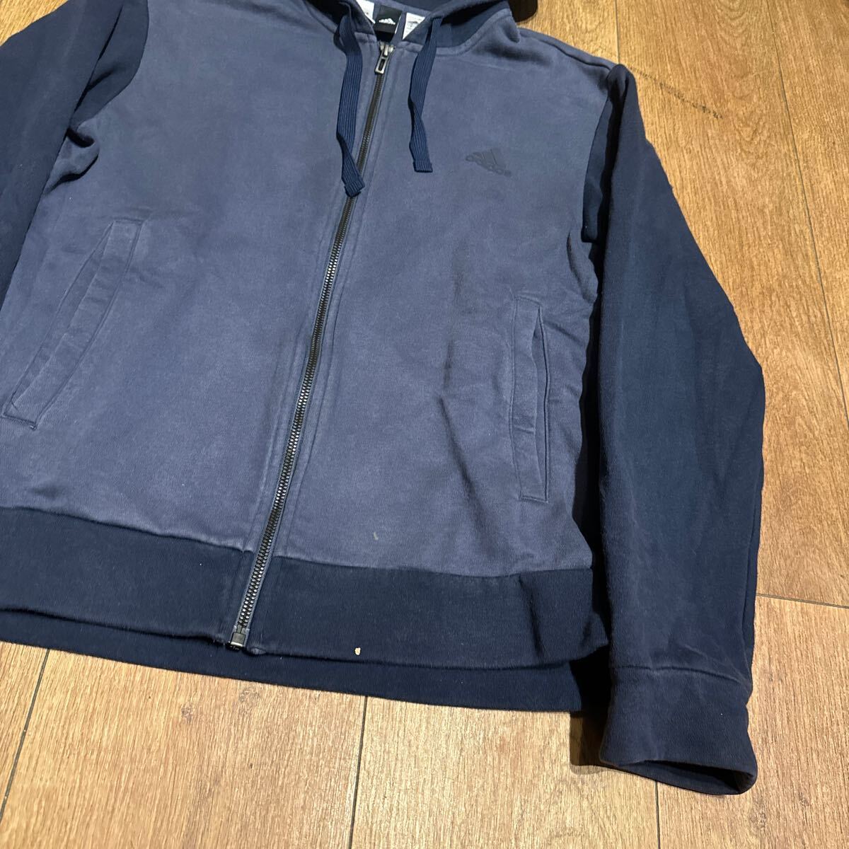 adidas ジップアップパーカー SIZE M _画像3