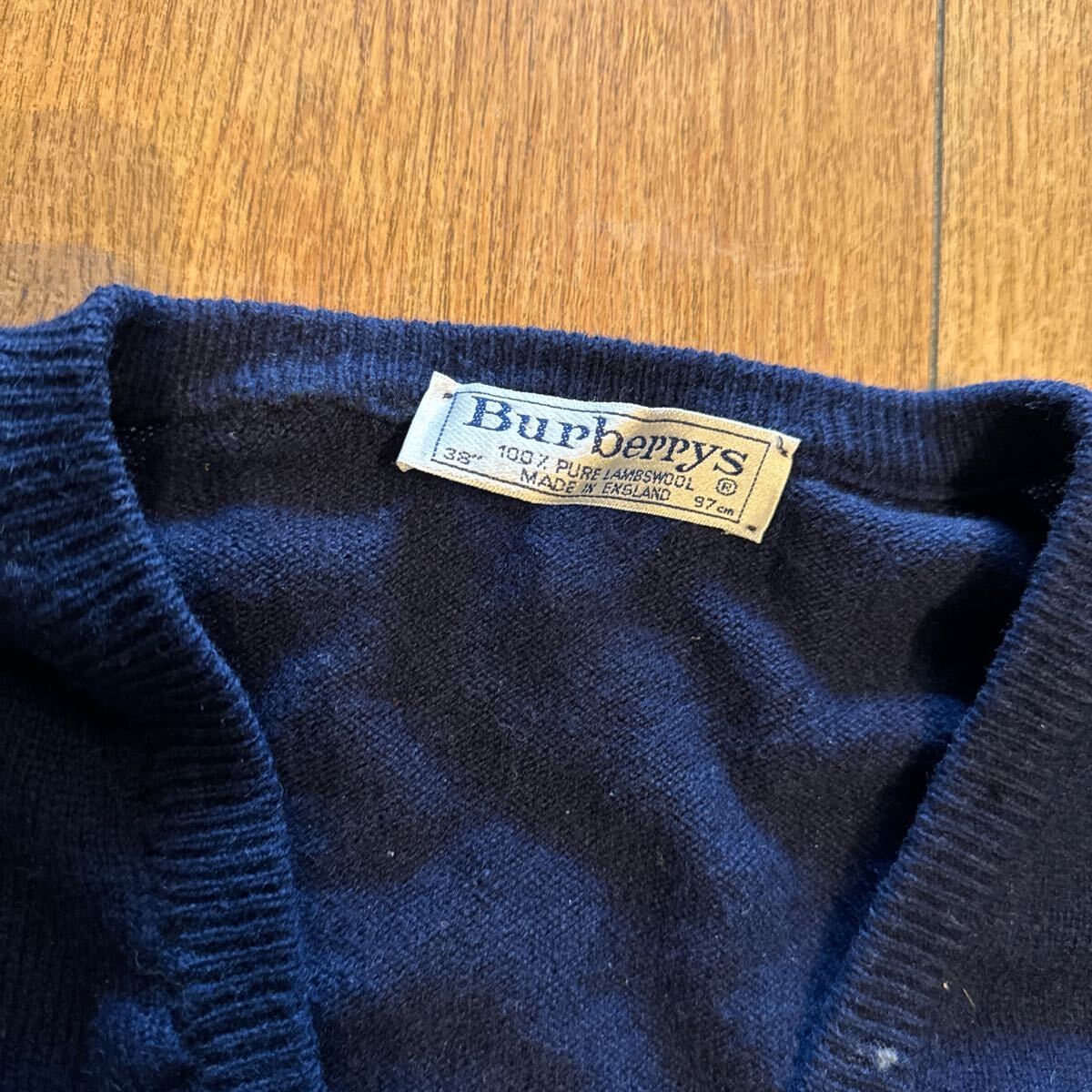 Burberrys Vネックセーター SIZE 38 英国製　ダメージ多_画像4