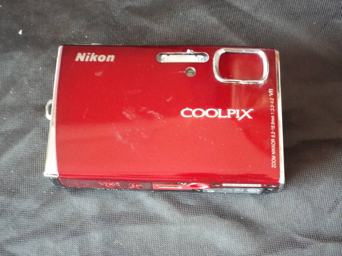 ニコン　Nikon coolpix ・ボルドーカラー 写真撮影可確認品_画像1